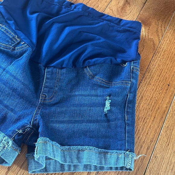 Maternity short size small - Picture 2 of 3